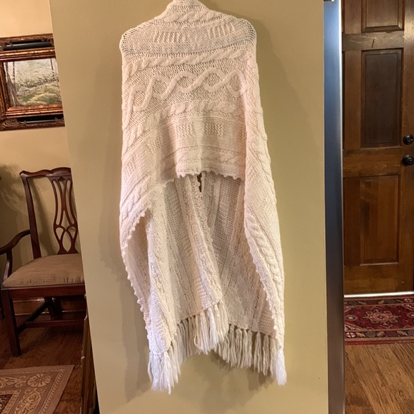 Chico’s oversized long wrap/scarf, never worn condition. - Picture 4 of 5